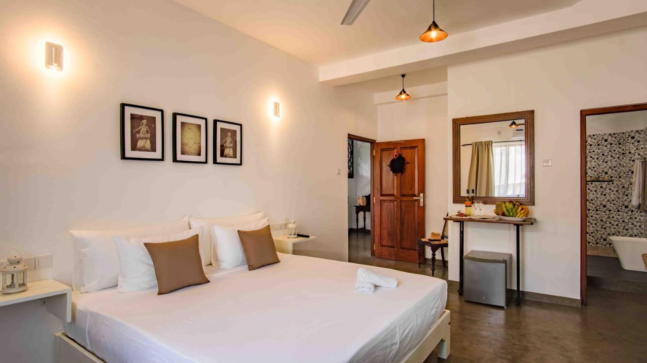 Brixia Cafe & Guest Bed & Breakfast Galle Exterior photo