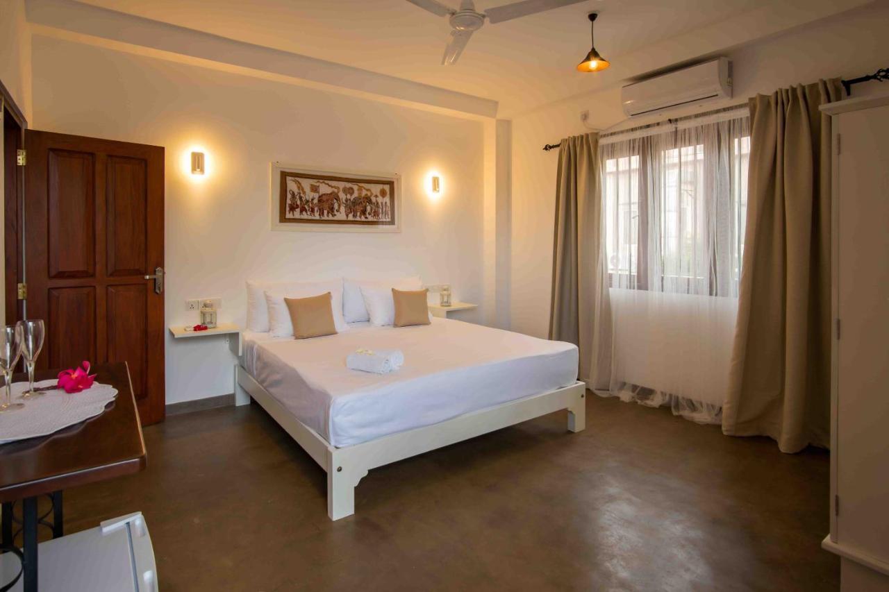 Brixia Cafe & Guest Bed & Breakfast Galle Exterior photo