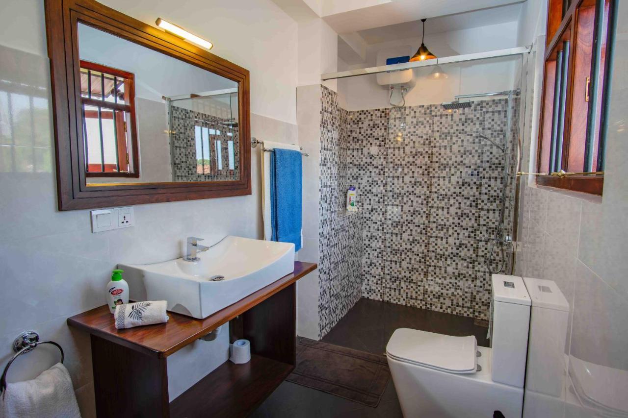 Brixia Cafe & Guest Bed & Breakfast Galle Exterior photo