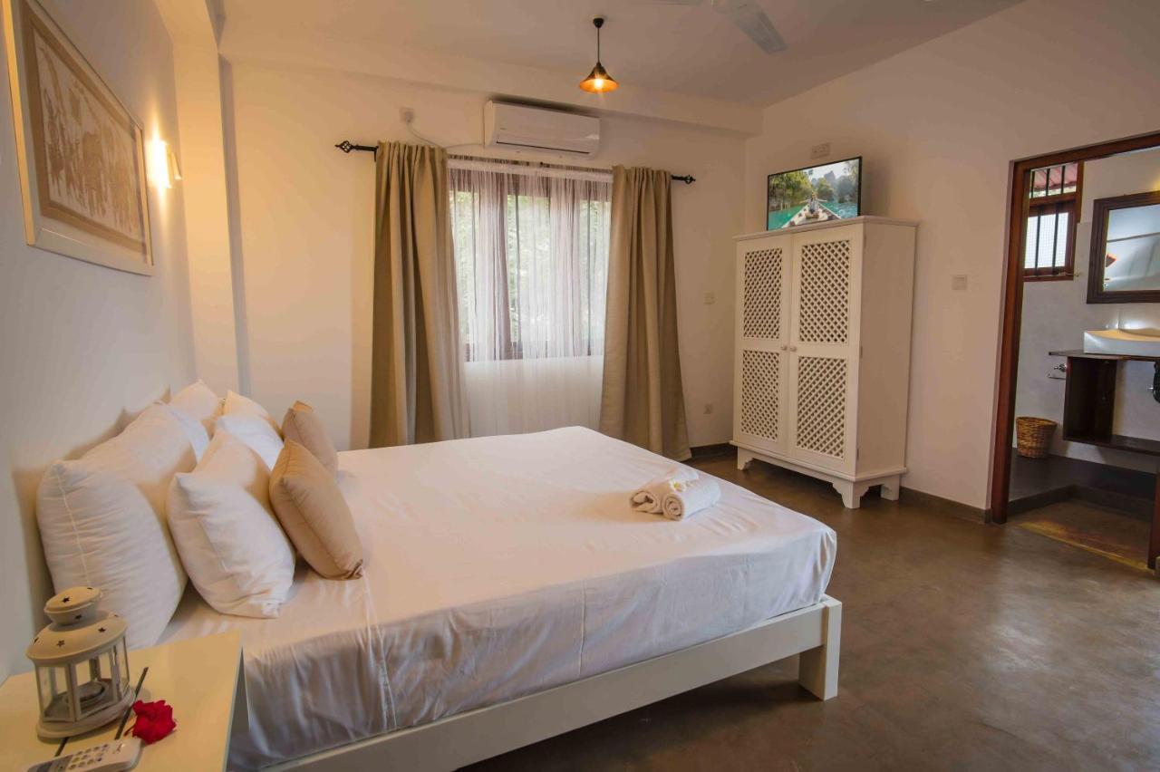 Brixia Cafe & Guest Bed & Breakfast Galle Exterior photo