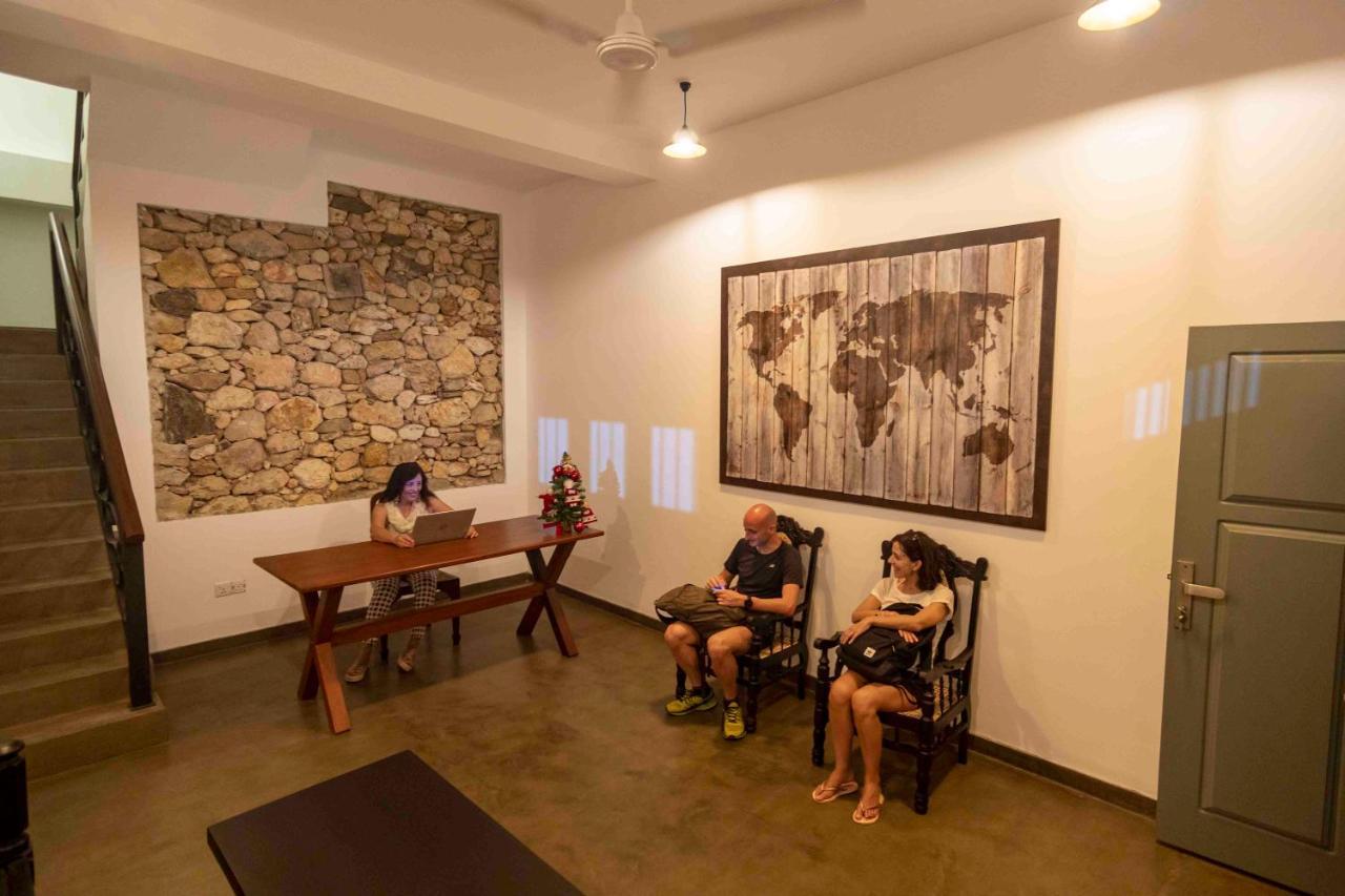 Brixia Cafe & Guest Bed & Breakfast Galle Exterior photo