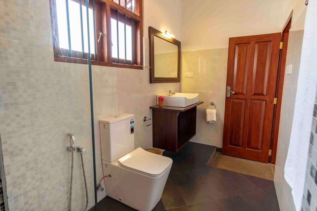 Brixia Cafe & Guest Bed & Breakfast Galle Exterior photo