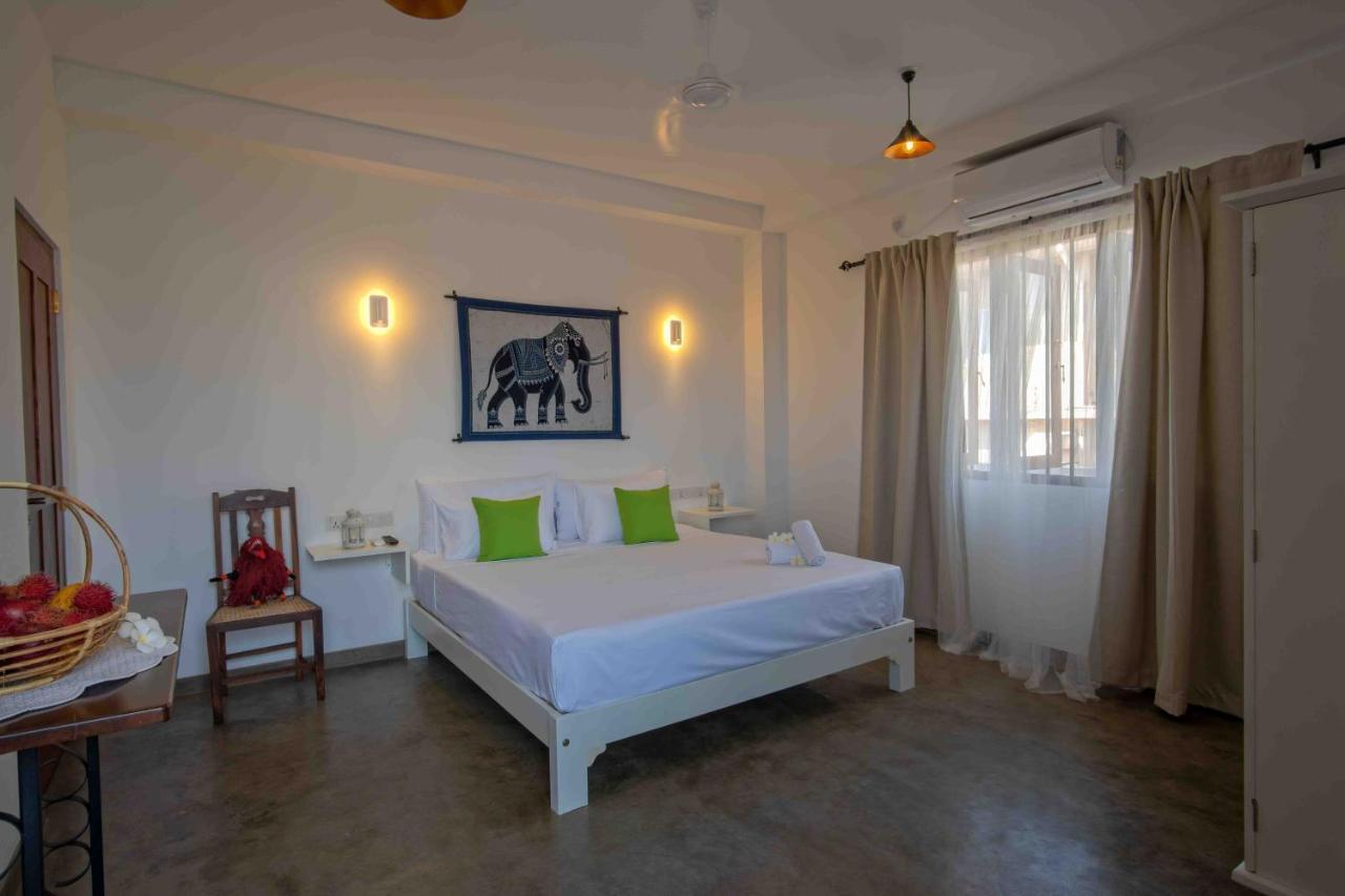 Brixia Cafe & Guest Bed & Breakfast Galle Exterior photo